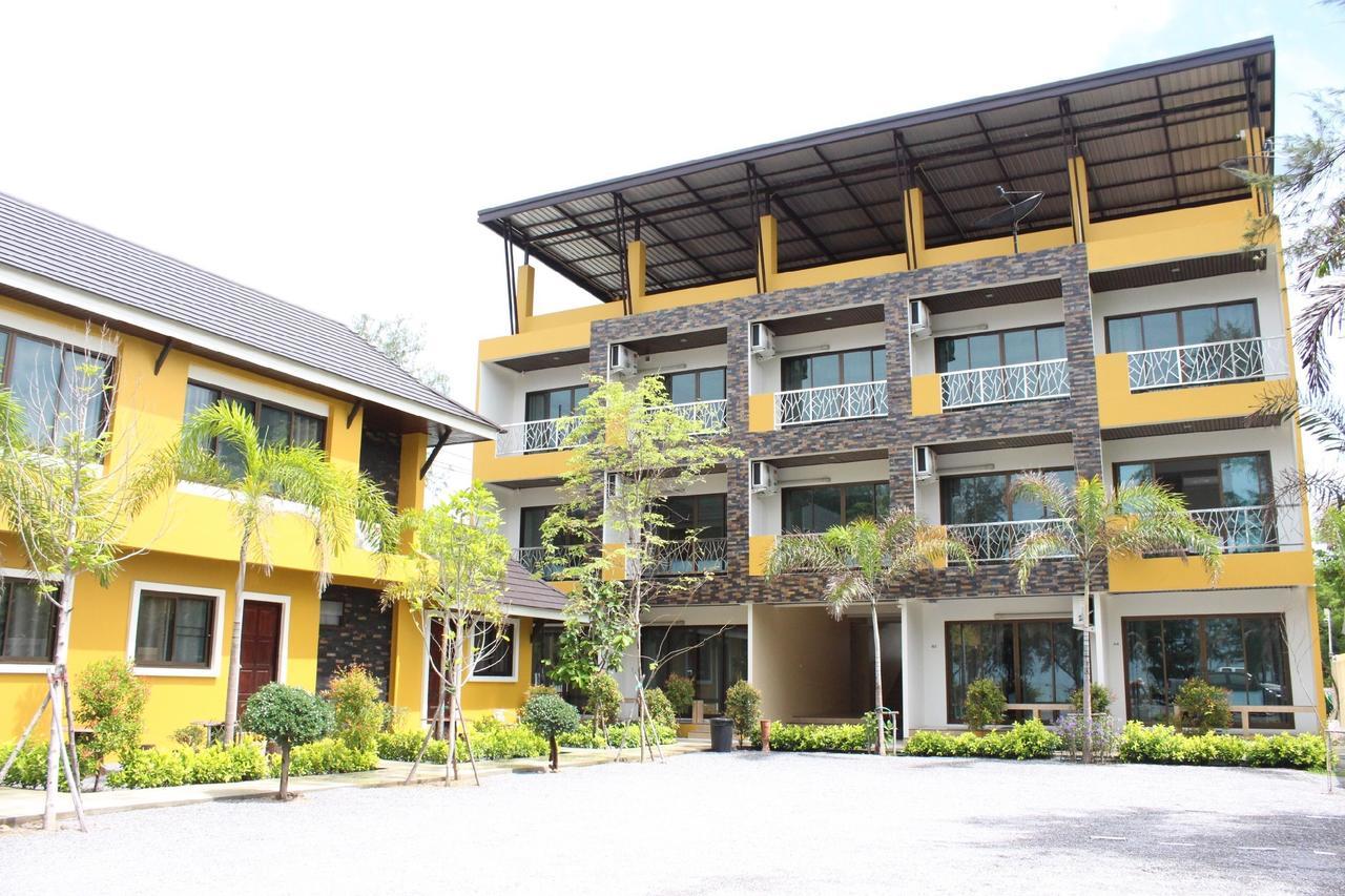 罗永黄色小屋住宿加早餐旅馆 3* 班佩